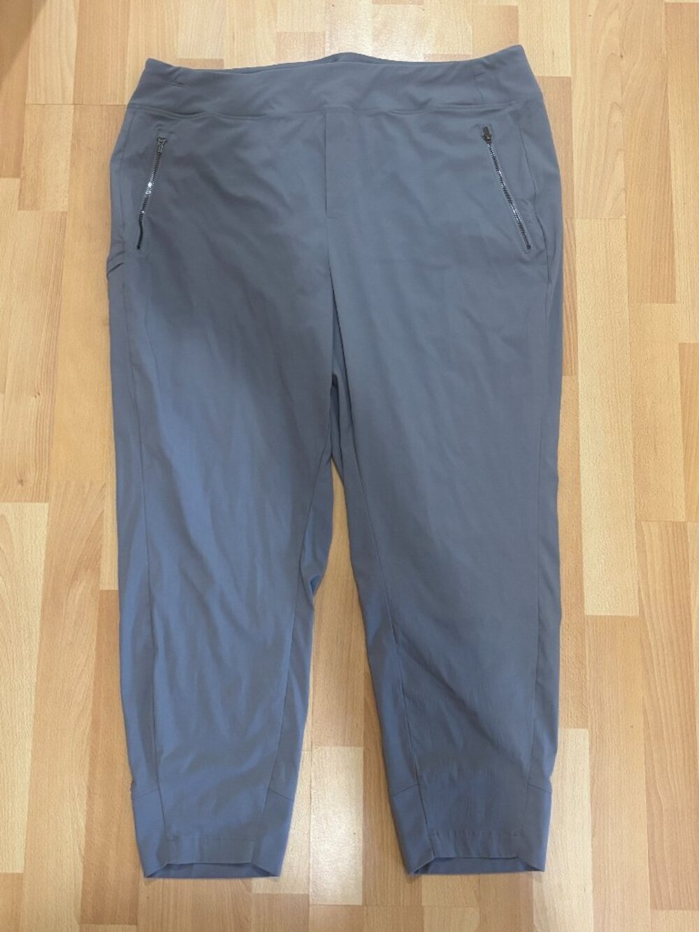 Athleta Gray Active Pants Sz 18 Zip pocket